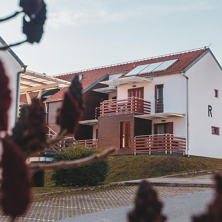 St. Martin'S Apartments Grkavescak エクステリア 写真